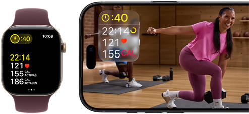 Un Apple Watch junto a un iPhone con una clase de Apple Fitness+ en pantalla