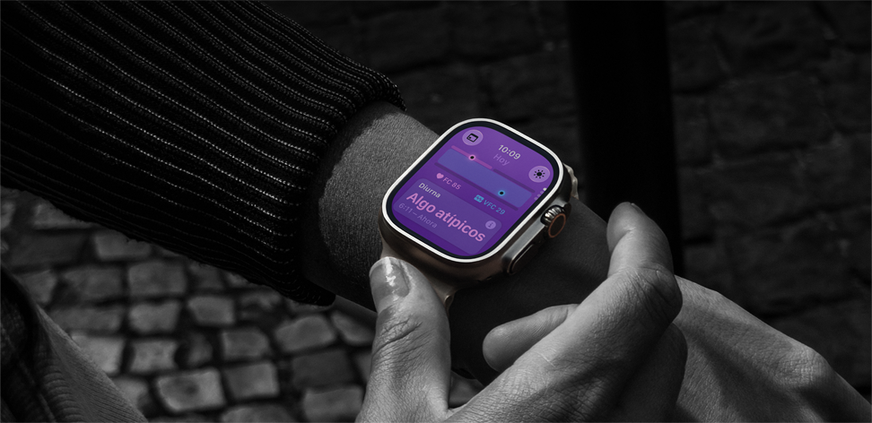 Persona con un Apple Watch Ultra 4 en la muñeca, Signos Vitales Diurnos levemente alterados