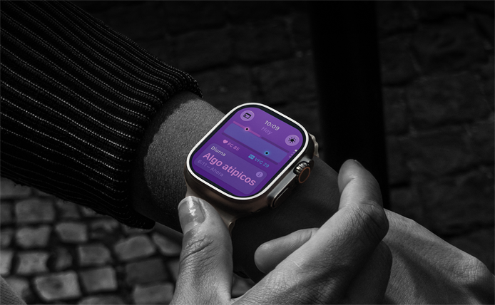 Persona con un Apple Watch Ultra 4 en la muñeca, Signos Vitales Diurnos levemente alterados