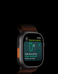 Apple Watch Ultra 4, caja de titanio, color negro, funcionalidad Ruta de la Carrera con un mapa de un recorrido de carrera, parte lateral izquierda, Botón de Acción, correa Alpine, color borgoña
