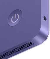 iMac, parte posterior, color morado, se muestran el botón de encendido, la entrada para audífonos y la rejilla de la bocina