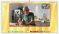Demostración de Vista del Escritorio. Una persona en una videollamada mira desde arriba a un repostero decorando una galleta