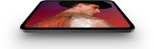 iPad mini, pantalla OLED de 8.5 pulgadas, negros intensos y brillantes, muestra una persona con sombrero y chaqueta