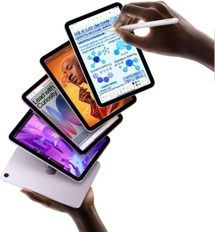 Las manos de un usuario sostienen cinco modelos de iPad mini formando un abanico. Un modelo muestra la cámara trasera y los otros cuatro muestran la parte frontal. Se usa un Apple Pencil Pro para tomar notas