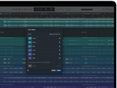MacBook Pro, Logic Pro, pistas de ondas, panel Stem Splitter, categorías: voces, batería, bajo, otros, cada una con una onda de audio independiente